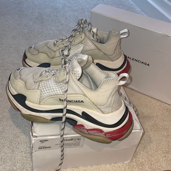 - Triple S Balenciaga Shoes - Picture 8 of 9